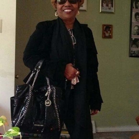 Meet your Posher, Dolores - Picture 1 of 1